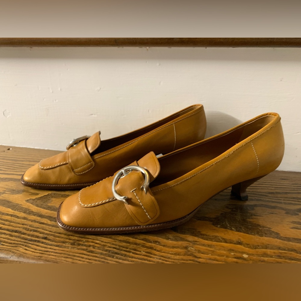 Prada women mustard loafer - Picture 4 of 5